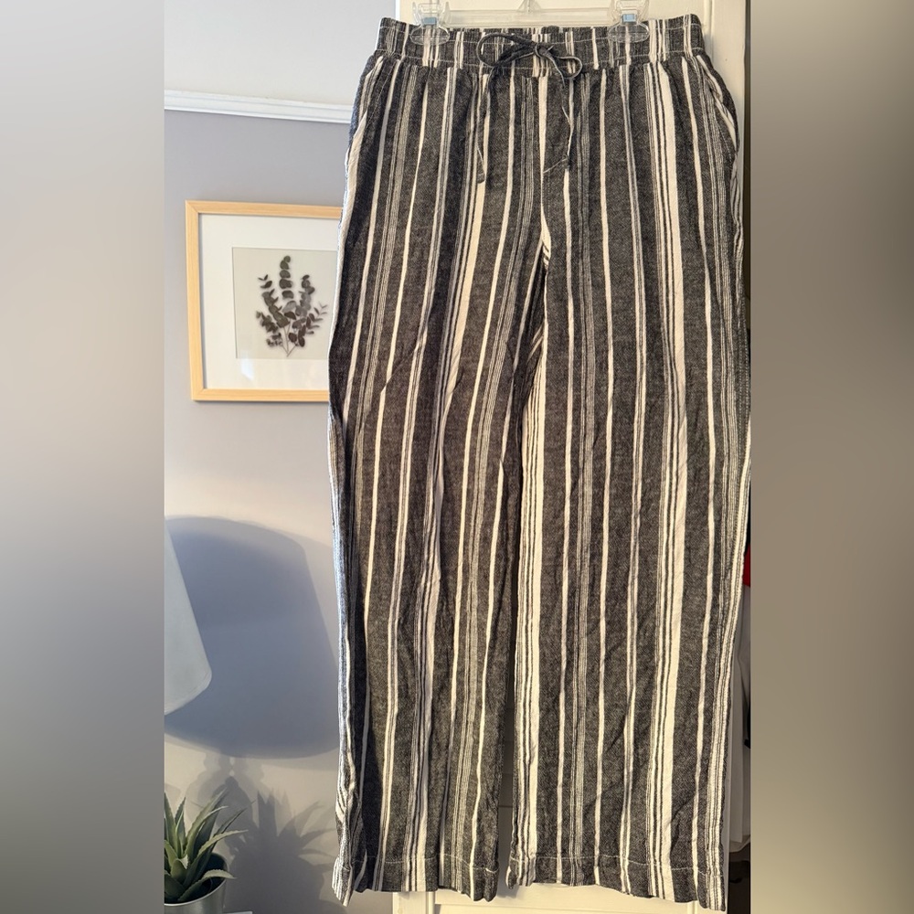 Briggs New York Grey and White Striped Linen-Like Pants